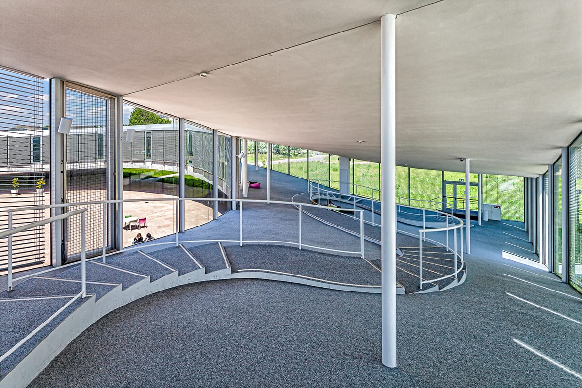 Un couloir du Rolex Learning Center à l'epfl de Lausanne.