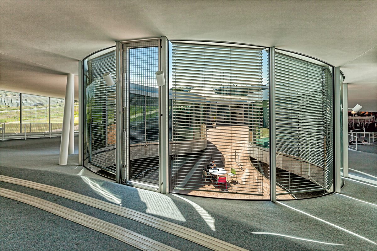 Fenêtre sur cour, au Rolex Learning Center de Lausanne.
